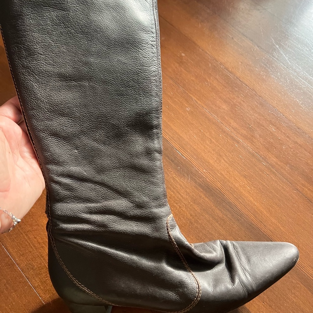Beautiful dark brown leather knee boots.